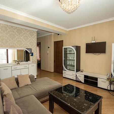 Brand New Apartment With Terrace Tbilisi Exterior photo