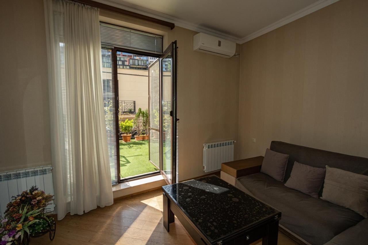 Brand New Apartment With Terrace Tbilisi Exterior photo