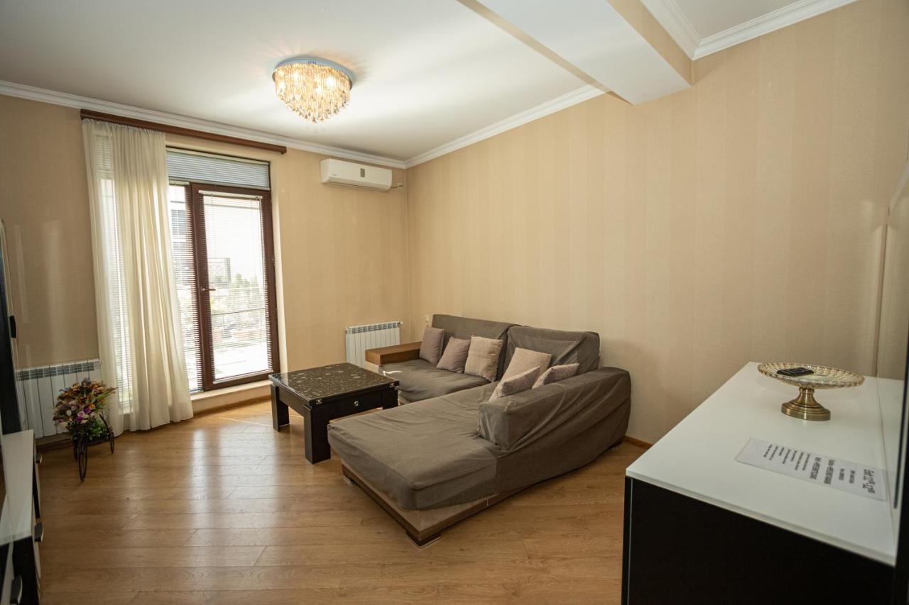Brand New Apartment With Terrace Tbilisi Exterior photo